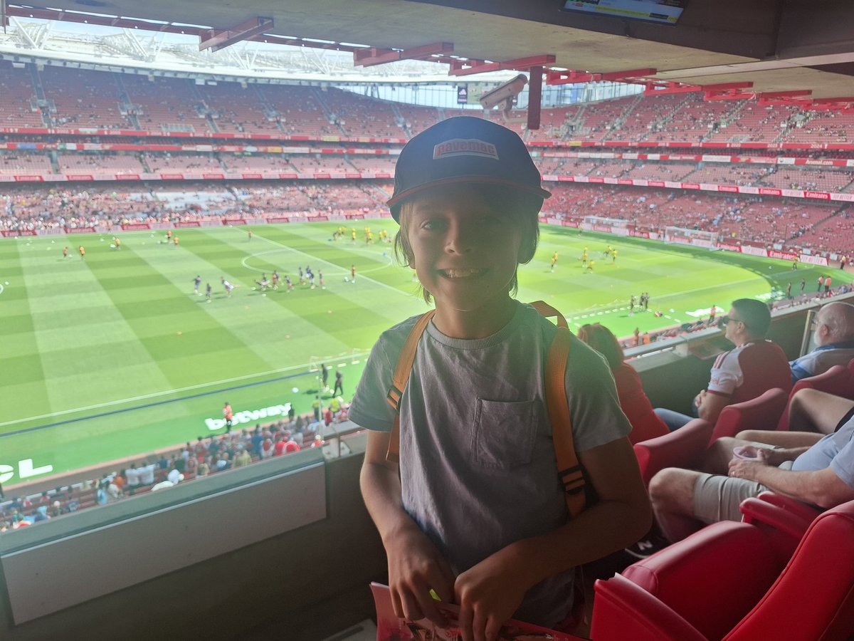 thegaffer1979's tweet photo. Great day out yesterday at Emirates Stadium for Arsenal v Borussia Dortmund. New ground for Oscar to tick off his list and great to experience an executive box in this great stadium ⚽️ https://t.co/oDuZp2mmdc