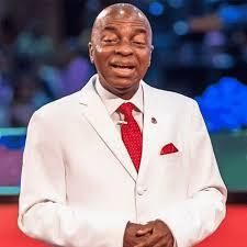 wolefapohunda's tweet photo. This is vital life lessons for men that care:

Pastor Poju told this story about one time he was in the same vehicle with Bishop Oyedepo.

A long time ago, on campus in Covenant University… https://t.co/HiF9rKeYyK
