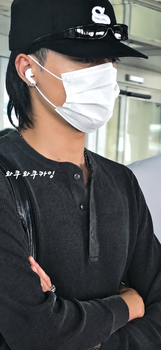 ultharutokun's tweet photo. did you also notice how ruto’s body is looking more healthy >< seems like he’s taking care of his body more these days 🥺🫳🏻 https://t.co/HyXyt3M78Y