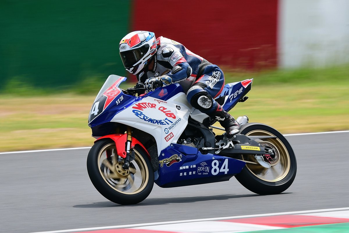 kane24170585's tweet photo. 2026 鈴鹿サンデーロードレース CBR250RR DREAM CUP🏁
17 NANKAI & PLUS MOTO #辻本範行 選手
50 MC Racing with 8810R #小牧寛由 選手
10 Takahon Racing+OH!3R #上田勝明 選手
84 GESUNDHEIT Racing #林宗則 選手
#鈴鹿サンデーロードレース #CBR250RR #DreamCup https://t.co/Yv9yGzfxp1
