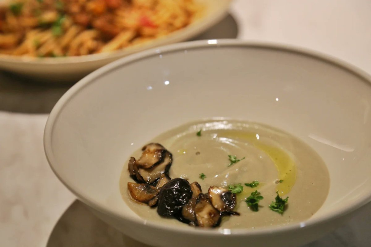 KennedyxHand's tweet photo. Just had the most creamy truffle mushroom pasta at that tiny café on 5th St!  The truffle aroma hit me before I even sat down—10/10 would come back next weekend! #Foodie #LocalEats https://t.co/9GQCjljFOP