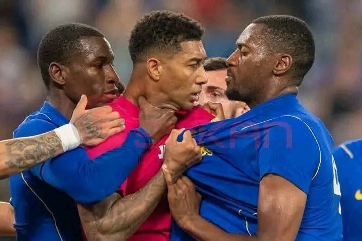 EbereCFC's tweet photo. See where Jackson is holding player 😭

This is a red card in EPL https://t.co/nLH8b9blBq