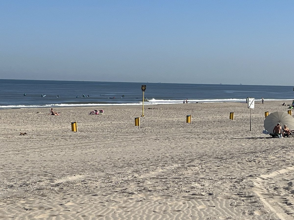 rbmonster's tweet photo. Repost tweet van @veilig_in_zee met de tijden voor Ter Heijde. M.R.B. heeft een foto toegevoegd.

Bewolkt en af en toe zon, minder warm ca. 23° C. Laag water 06.42 en 19.04 uur en hoog water 13.39 uur. Er staat een NW wind kr. 3. https://t.co/SvO5ofcMvl