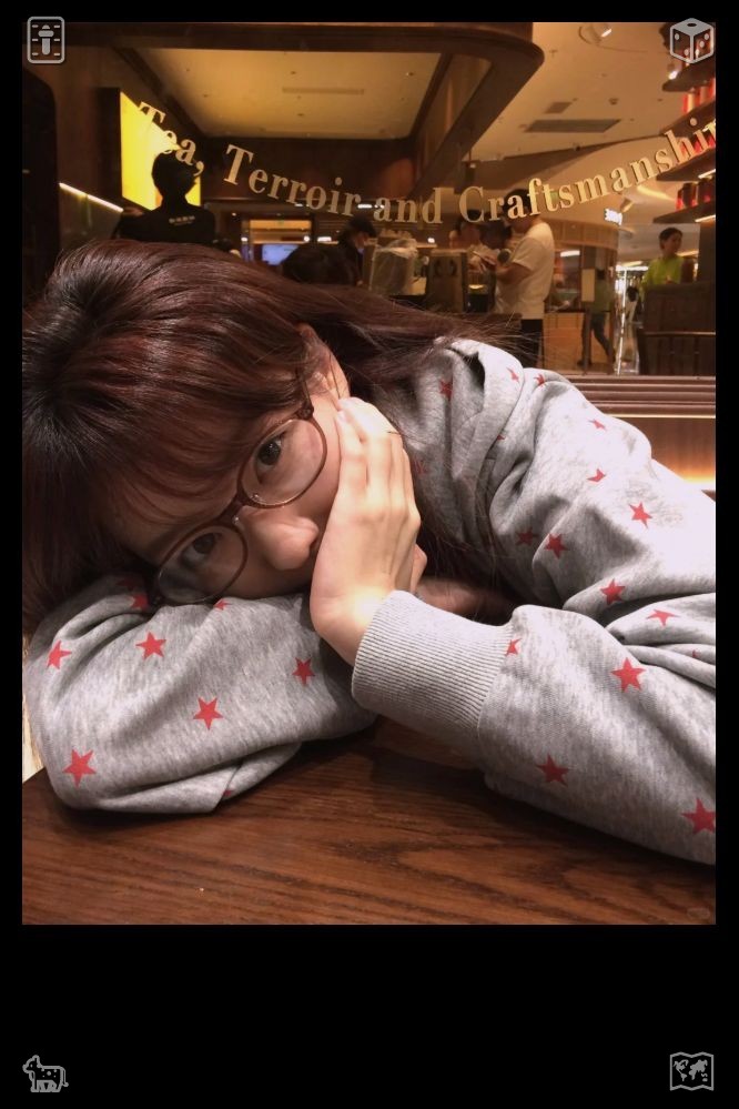 ggk4j7's tweet photo. She responds: “Same to you! Enjoy your time with your mom, and feel free to message me anytime.” She places her phone on the bedside table, switches off the lamp, and shuts her eyes, dreaming of the weekend ahead—laid-back, delightful, and brimming with happiness. 📂Freeze be https://t.co/W6VBFvekUn