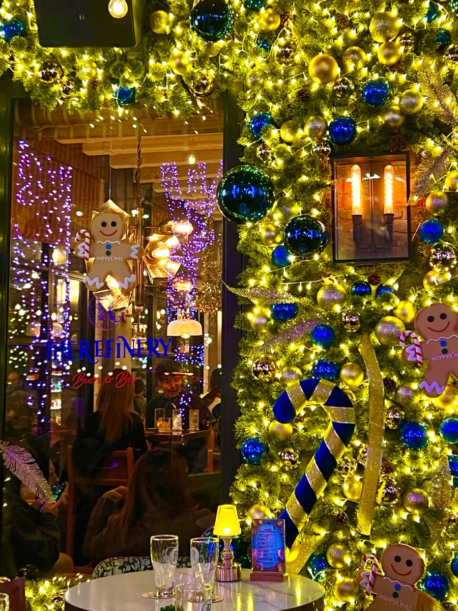 SibylHardy0mqf's tweet photo. The holiday season’s magic is in the tiny, warm moments—sipping spiced cocoa, hanging twinkling lights, and laughing with the ones you love. Happy festive days ahead! https://t.co/iO8gOwDEwd