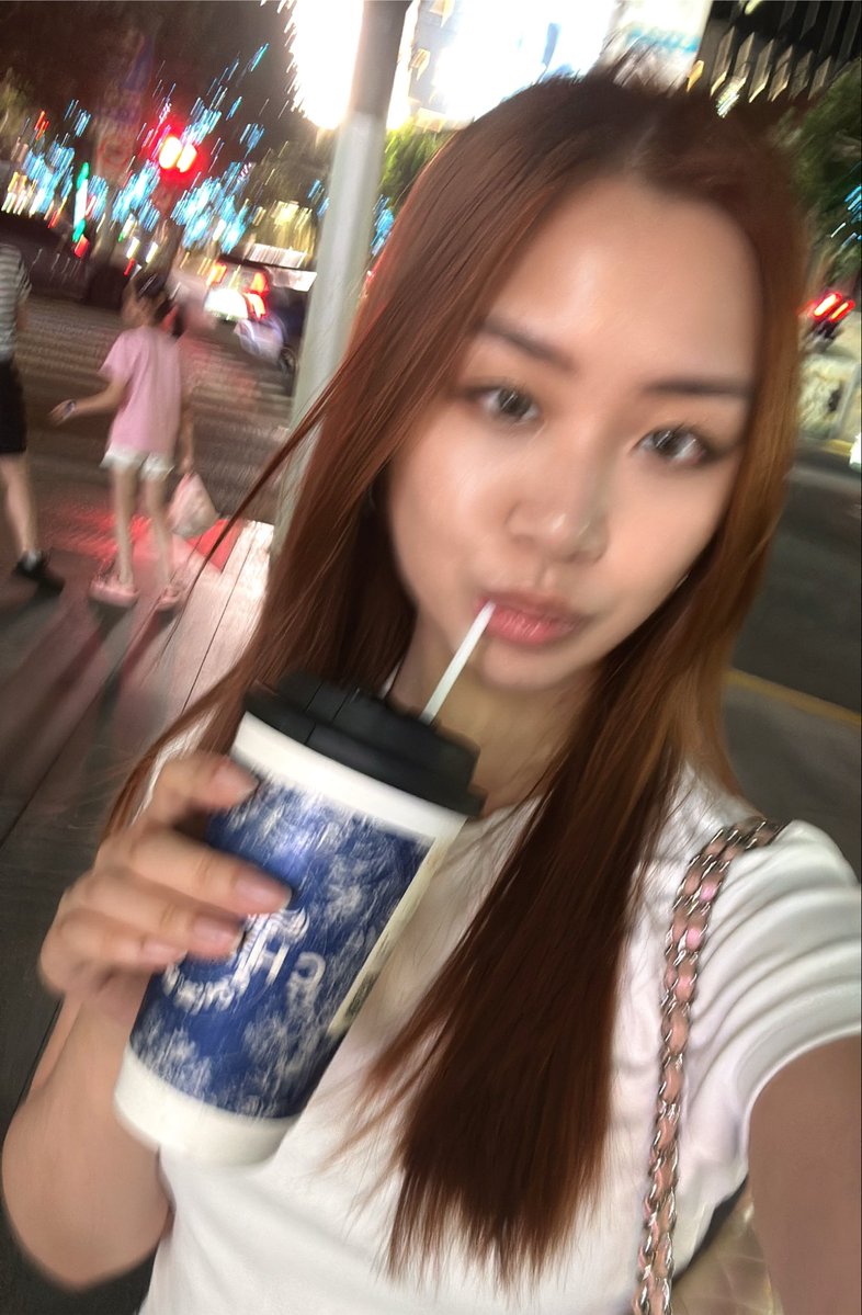 hrhgabs's tweet photo. 7 hours before the Dolphin took me out, I blame the wind for my inability to hold my phone still https://t.co/f5tkysqD8Y