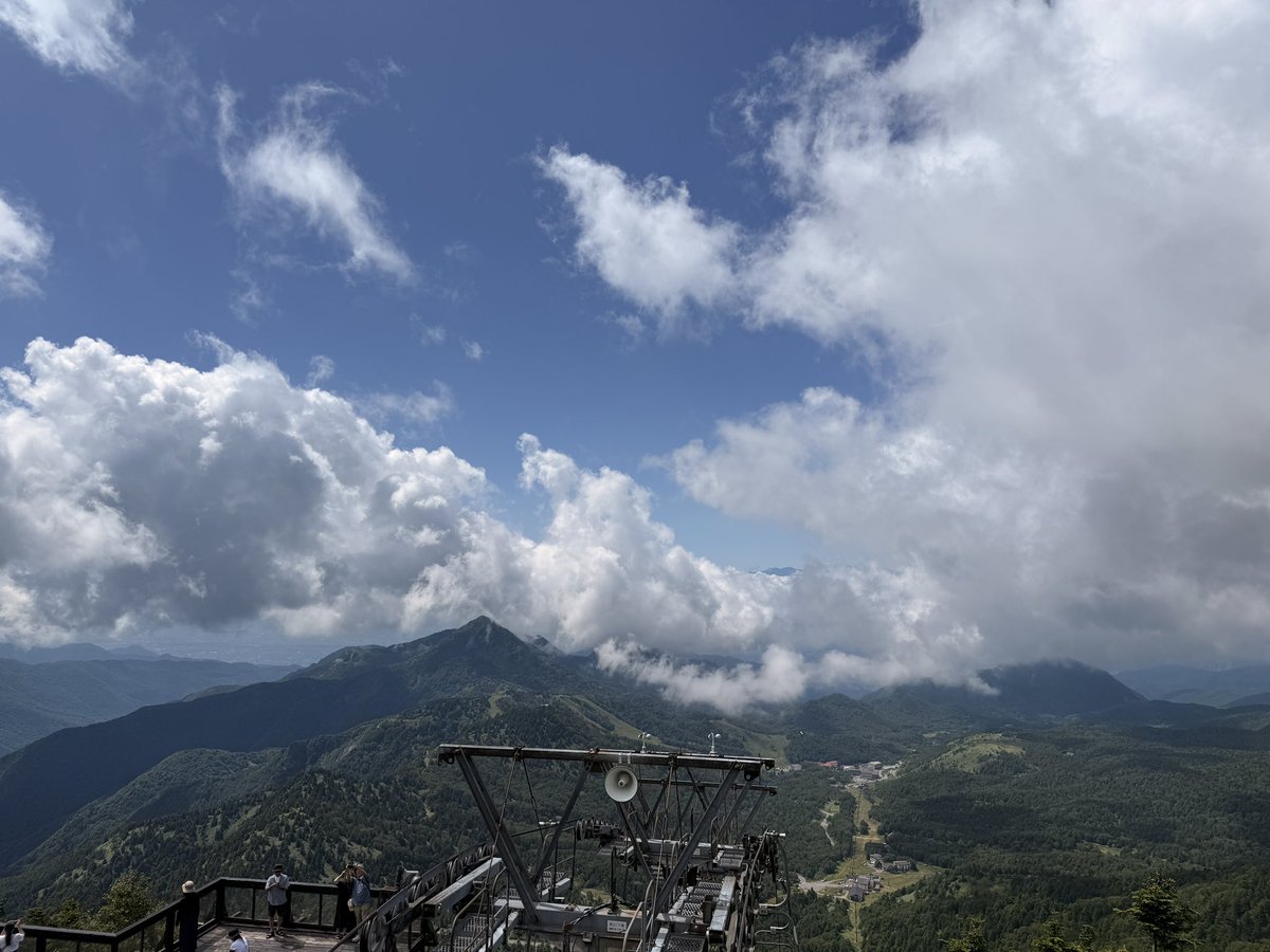 SyuterLight's tweet photo. 真夏の横手山はむちゃくちゃ人がいた https://t.co/SvxLCzIUD5