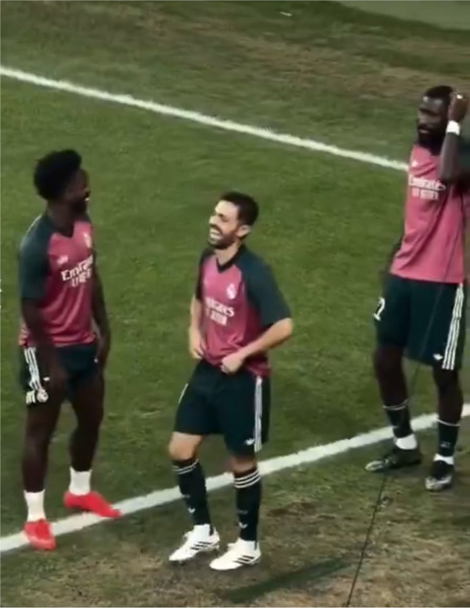 theMadridZone's tweet photo. Vini Jr., Bernardo Silva and Antonio Rüdiger 🤝😁 https://t.co/ybPW3XBPC3