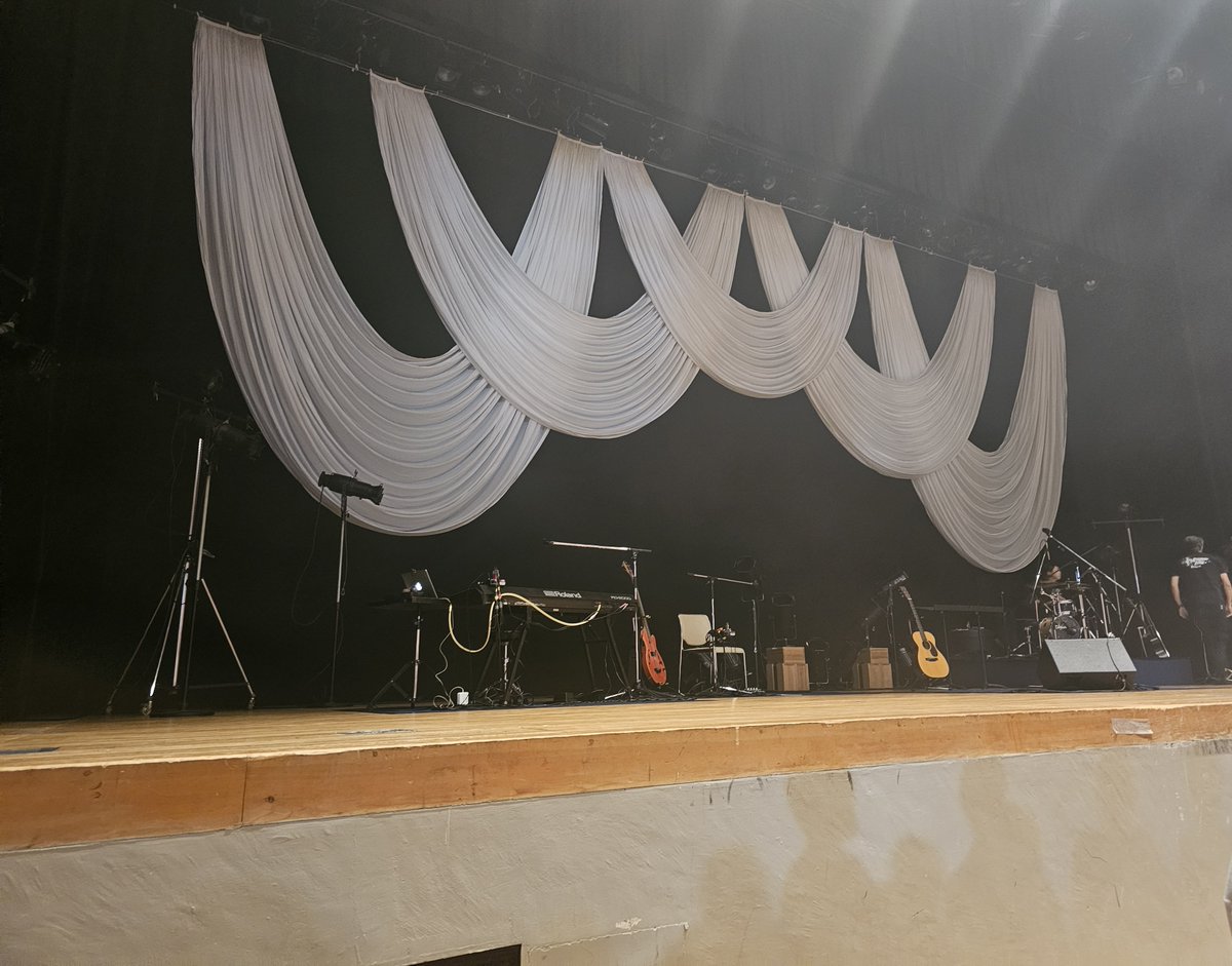 timeandtide0308's tweet photo. 故郷や家族、関わるすべての人に向けて何度も感謝の思いを伝える要さん。行田が生んだスーパースター根本要！と自己紹介して、すかさず「自分で言って鳥肌立った」と照れていたけど、生まれ育った街でライブできる喜びが溢れ出ていてとても幸せそうだった。行田2days参加できて幸せでした。
#スタレビ https://t.co/8jQG0CvyKC