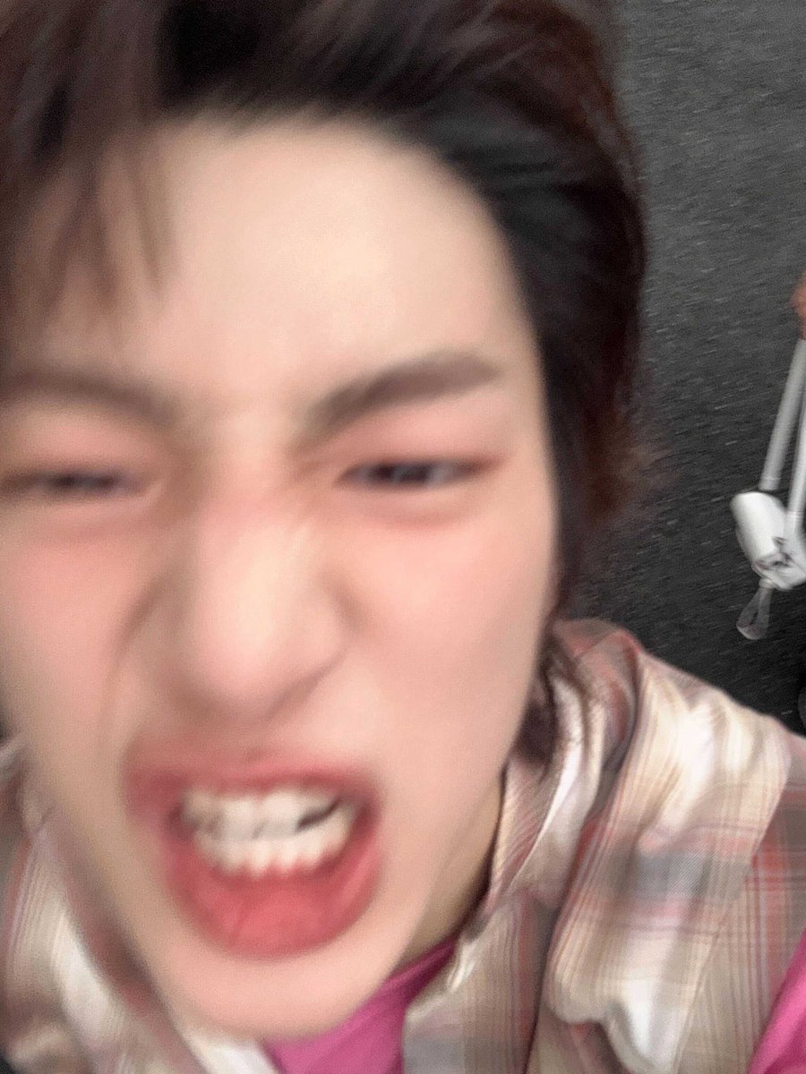 corr_ee's tweet photo. 아르릉 강쥐
하지만 전혀 위협이 되지 않는 https://t.co/g4NV2HxqXo