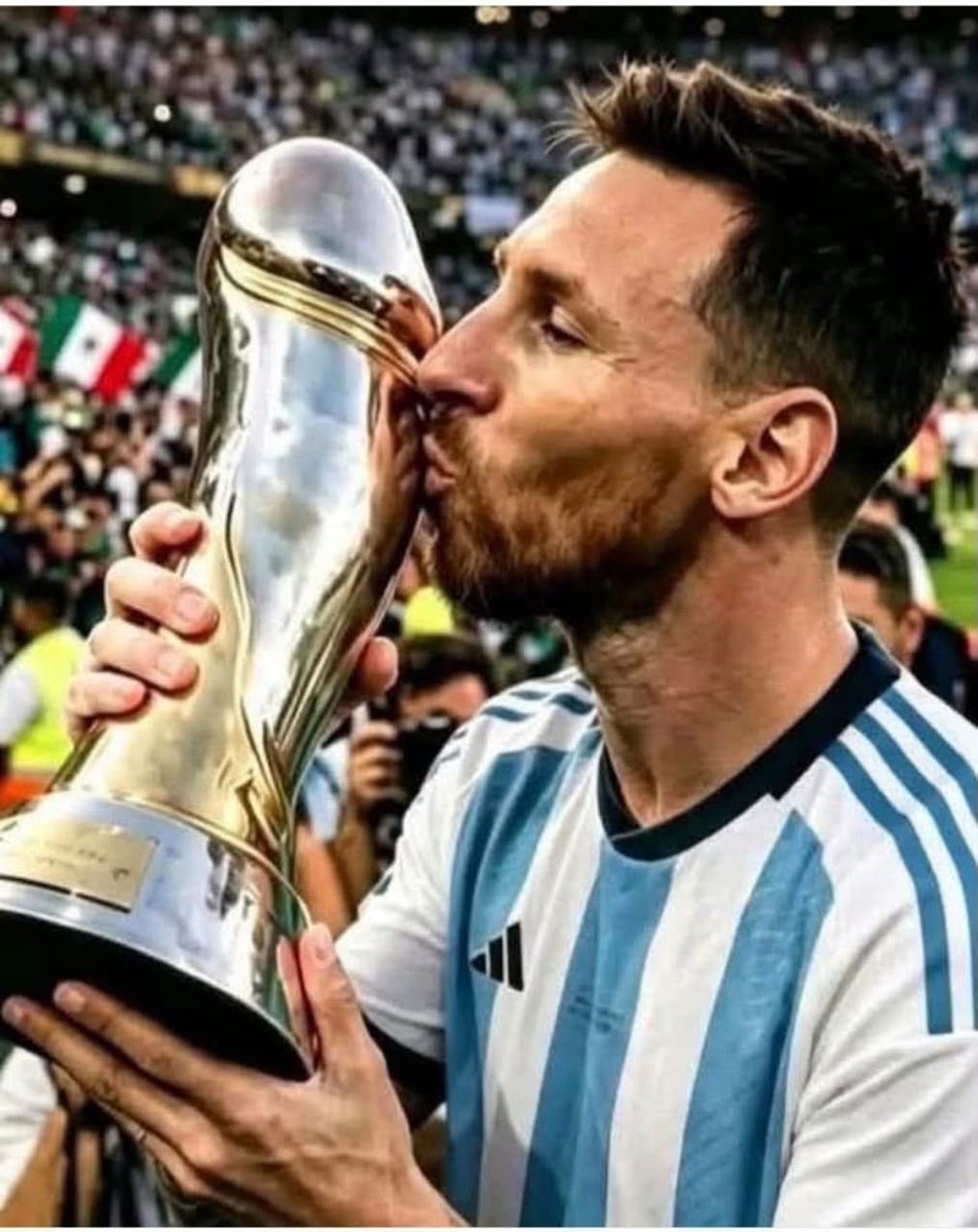 PinoZ68's tweet photo. @hijodeander Está bien, ganaste tengan su trofeo https://t.co/ZBTuBlsV7n