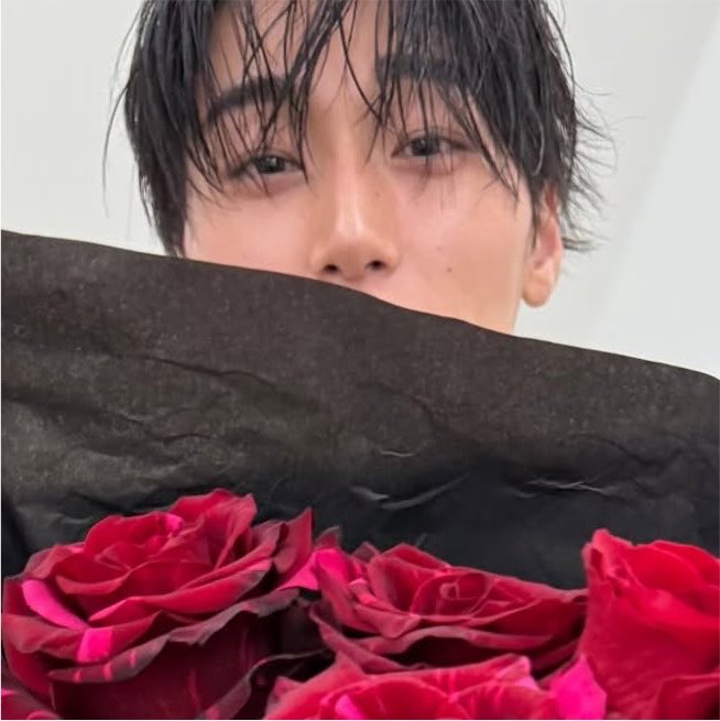 heartinsani's tweet photo. his hair is driving me insane please san do not even thinking about touching it https://t.co/PMSEy5eLu8