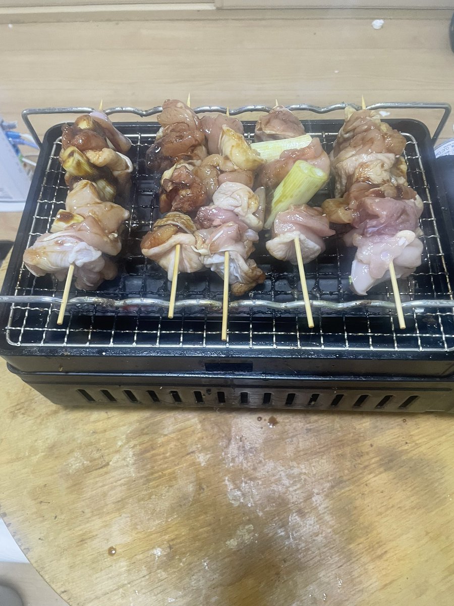 noonboxoshi's tweet photo. #エナミン大人の夏休み企画
←夏祭りに行った時の鮎の塩焼き
今焼いてる焼き鳥→ https://t.co/HSuNmB6l1R