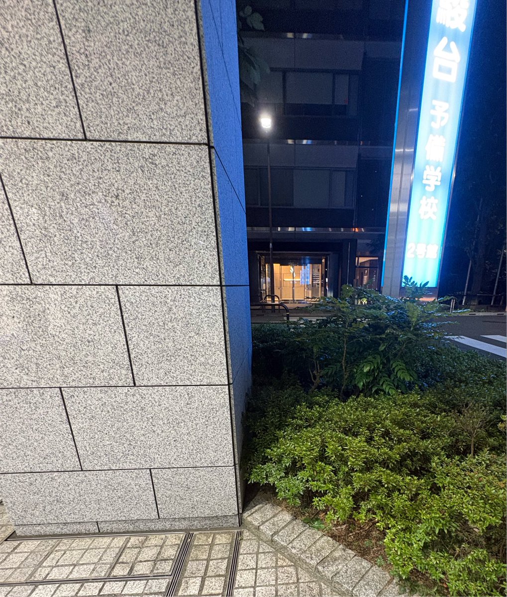 hina_rounin's tweet photo. 閉館は素晴らしい
久々に来て明日からもこの流れ続けたいのに台風説あるの草 https://t.co/yVSUvoTZDS