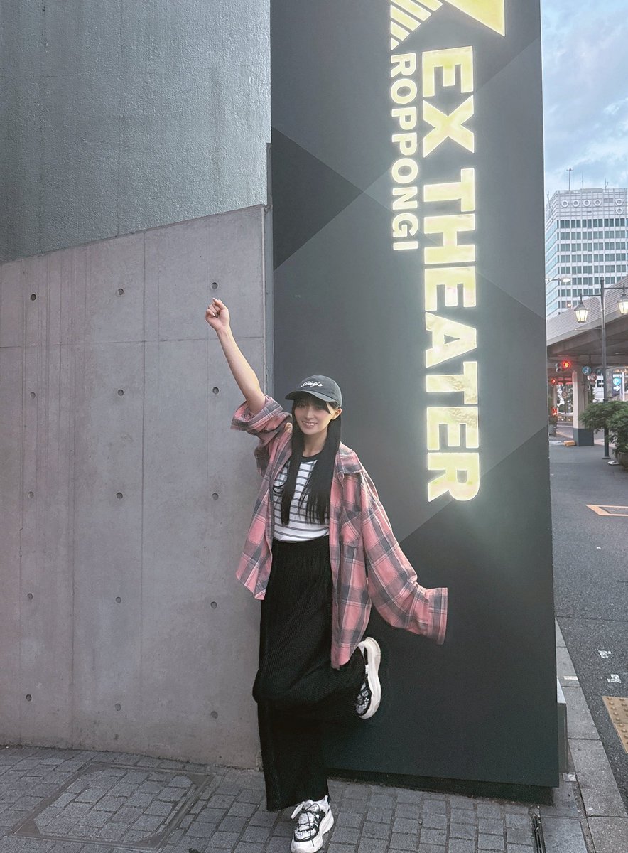 rinrinringo0601's tweet photo. 10thワンマンライブまで

🔥🔥🔥あと１ヶ月🔥🔥🔥

今日はEXシアター六本木まで
行ってきたよー✊❤️
最高の景色を一緒に見たいです🌈
1日1日大切に準備頑張るぞー！
9月10日、EXシアターで待ってます👀

🎫一般チケット
https://t.co/8ZURSiSFEf

🎟️手売りチケット
https://t.co/Sc0ZgWkETT https://t.co/ZloNqwNmNH