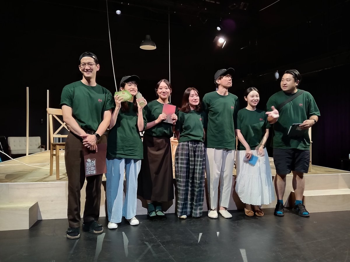 WINEandBREAD's tweet photo. #劇団5454 （ランドリー）の公演  「#誰々」 観てきました 久しぶりの佐瀬さん　俳優いったんお休みする最後のおしのさん　劇場入ったら、ミッチーさんがぶらぶらしてた セットもフレキシブル　ひも？紐づけ？役割　着たり脱いだり　芝居らしくなってきた感 それぞれの　自分の　役割を感じさせられる https://t.co/7J2Llgtnpy