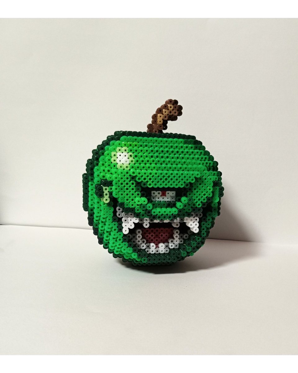 uraweef's tweet photo. アイロンビーズでドラゴンクエスト（ゲーム）に出てくる「ガップリン」を作りました。

これは青りんごのような魔物です。

#アート #art #アイロンビーズ　#ビーズ　#ドラク���　#perlerbeads #ハンドメイド https://t.co/oTR4Ie33a1