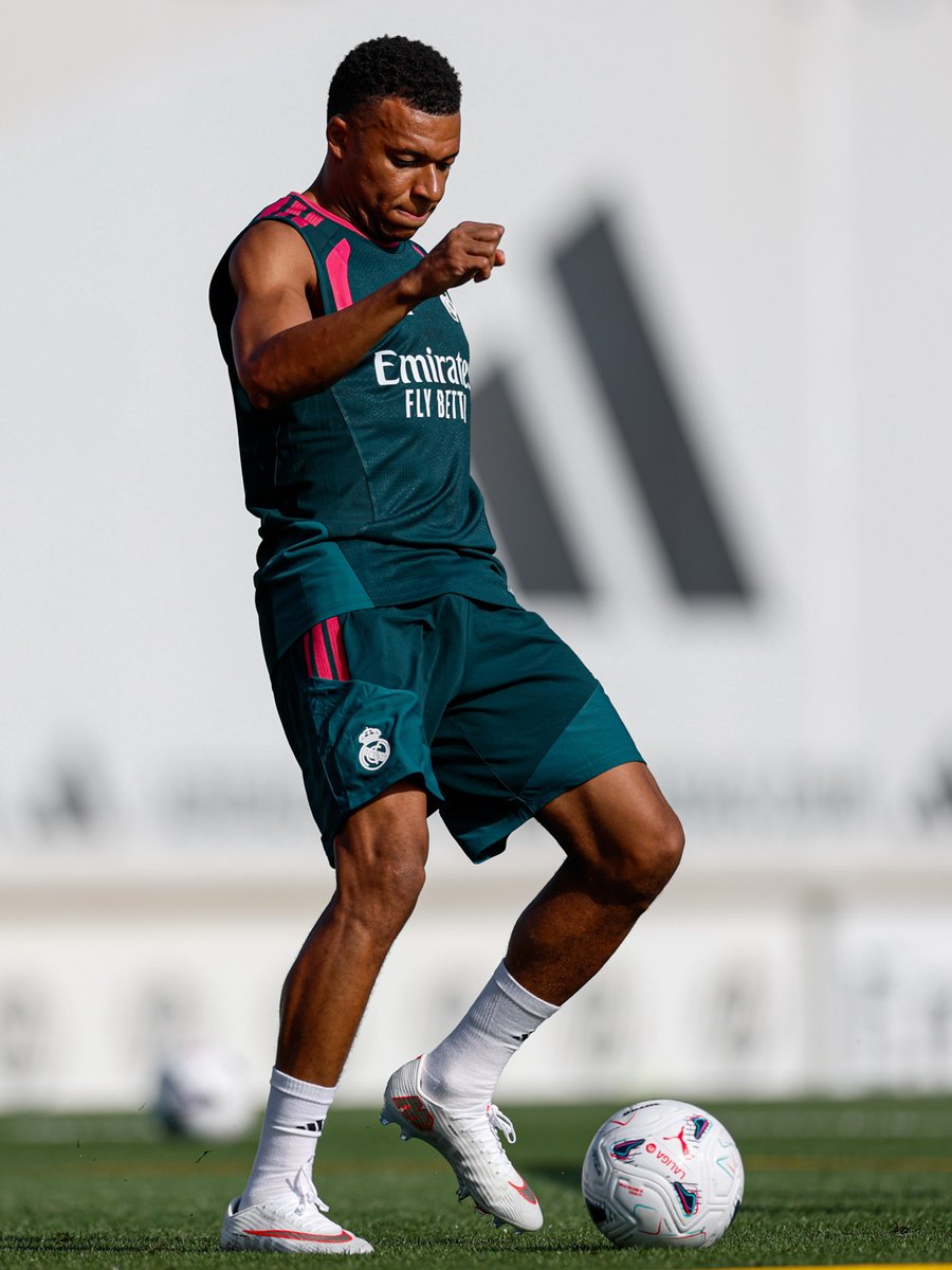 realmadridfra's tweet photo. 🔥⚽ @KMbappe https://t.co/WZliLk9BPW