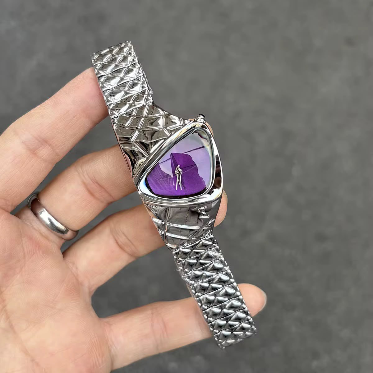 MTJ_MAMA's tweet photo. New New🤩
This screams EXTRAORDINARY!
Also available in red dial
Comes well packaged in a box

Click the link in bio to shop😊 https://t.co/wcbD8GWShm