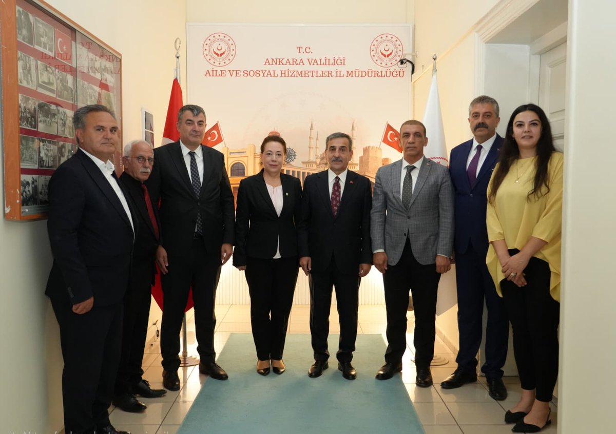 OnderKahveci's tweet photo. Aile ve Sosyal Hizmetler Ankara İl Müdürlüğü görevine atanan Sayın Nevim Öz’ü, Genel Başkan Yardımcılarımız ve sosyal hizmetlerden sorumlu Ankara 3 Nolu Şubemizle ziyaret ederek ziyaret ederek yeni görevi dolayısıyla tebrik ettik.

Gerçekleştirdiğimiz ziyarette, Ankara’da görev yapan sosyal hizmet çalışanlarımızın talep, beklenti ve sorunlarını kendilerine aktardık.

Nazik konukseverliği için İl Müdürü Nevim Öz’e teşekkür ediyor, başarılar ve kolaylıklar diliyorum.