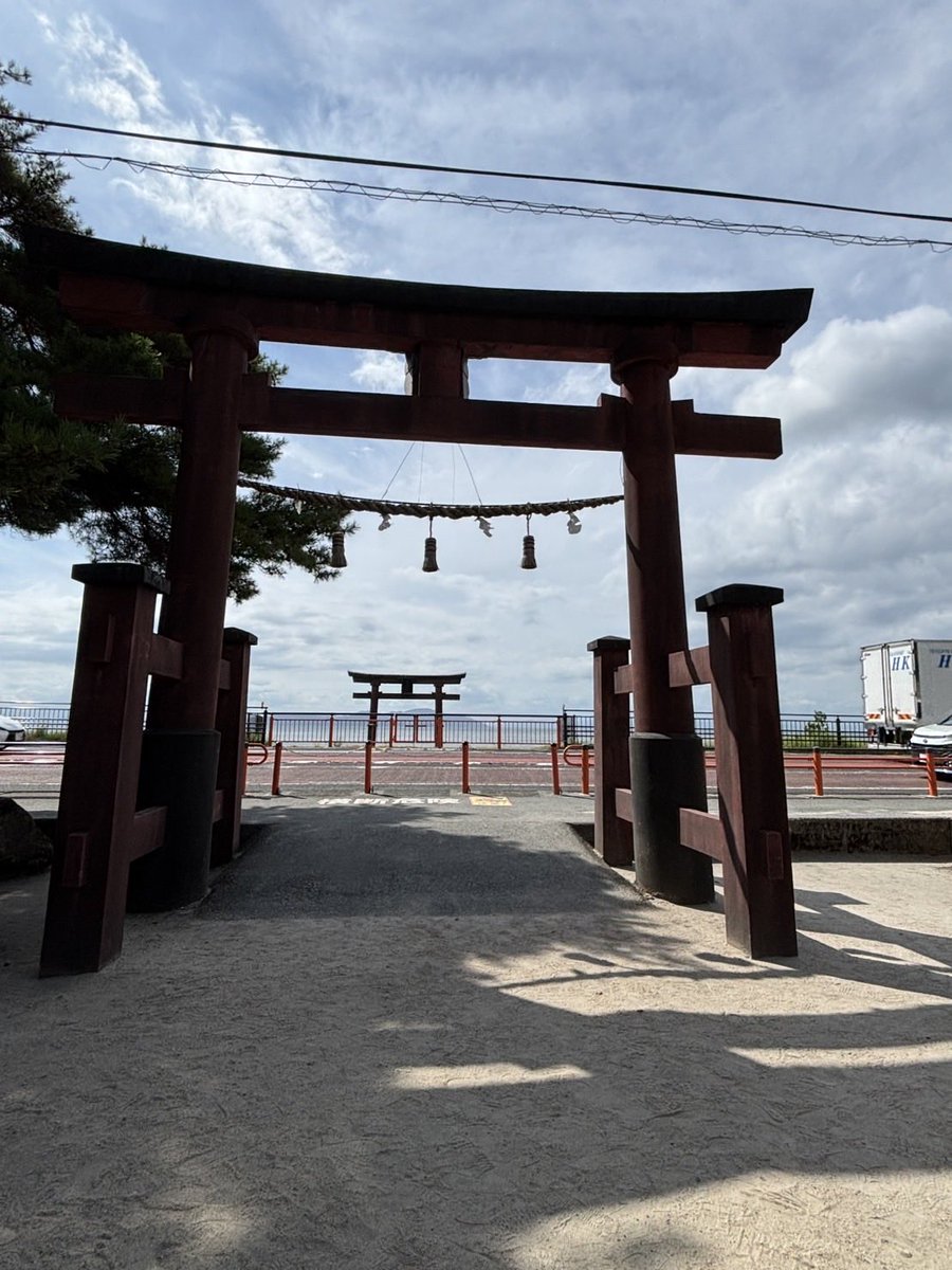 naokkins's tweet photo. 日帰りで琵琶湖一周観光(坂本城跡、白鬚神社、メタセコイア並木、長浜城跡)を楽しむモモンガとカニちゃん（＾ω＾） https://t.co/gkZtZm6OYE
