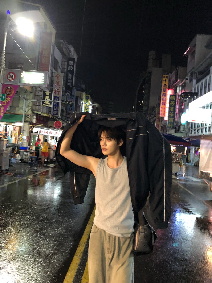 Sanpil_JS3_CRVT's tweet photo. ออร่าพี่พระเอกจับมากเลยนะเนี่ย หล่อละมุนสมบท"อีอูมิน"มาก https://t.co/FnNvAAFIdj