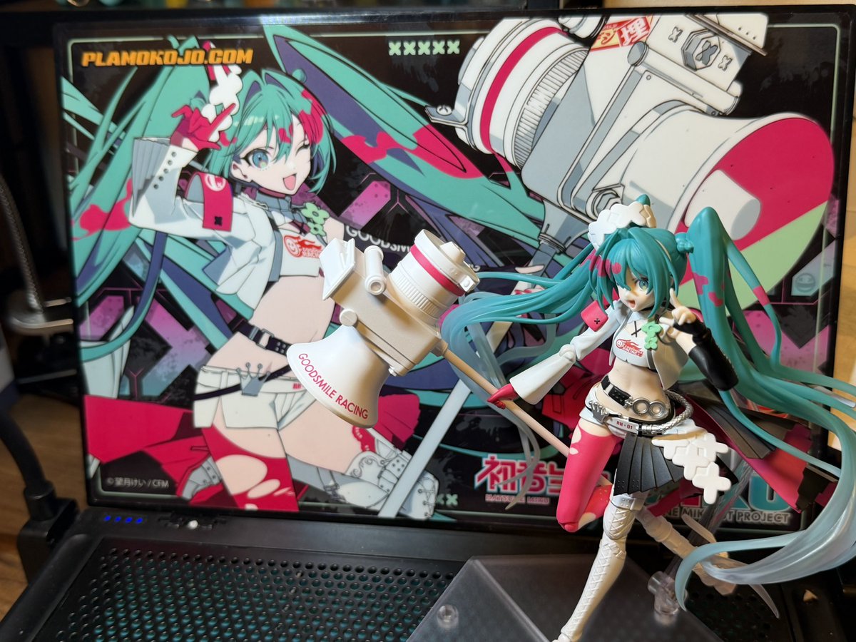 nyamcon_gr's tweet photo. Figmaも開封！夏休み最高だぜ
#レーシングミク2025 #初音ミク https://t.co/7PhbYdTpov