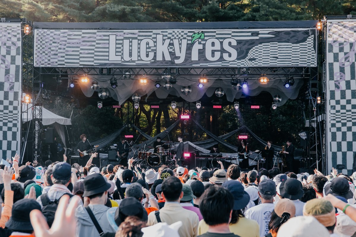 luckyfm_fes's tweet photo. 【SetList + Live Photos】超学生
LuckyFes'26
HILLS STAGE 8/10(月)  16:20〜
▶︎https://t.co/J8Wcs69TQF

【SetList】
1. ルーム No.4
2. pa pa pa
3. ファントム
4. サイコ
5. 最強！(feat. 雨良 Amala, 超学生, 段原瑠々)
6. ジャンキーナイトタウンオーケストラ
7. HIDE & SEEK

@tyougakusei
#超学生