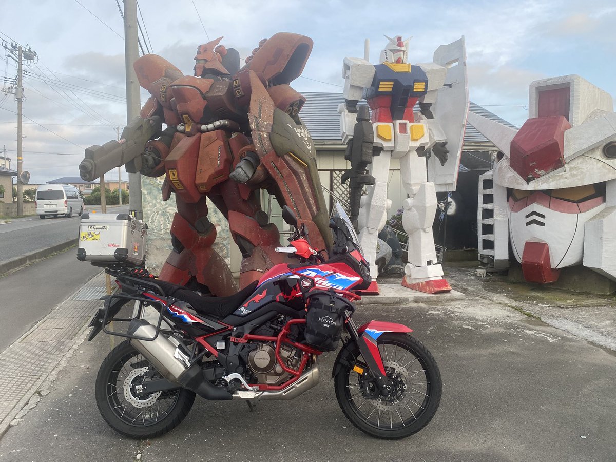 umanosuke12's tweet photo. 青森県おいらせ町のガンダム石膏像の元床屋さんに行って来ました！
新作のRX78-2が増えてましたね！ https://t.co/mfmtgJ5Yx9
