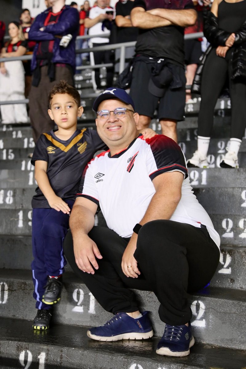 Rodolfo_Stocco's tweet photo. Sobre legado
Sobre assinatura
Sobre DNA
Sobre acima de tudo amor.

OBRIGADO PELA NOITE DE ONTEM @AthleticoPR https://t.co/P2GXZvC3gT