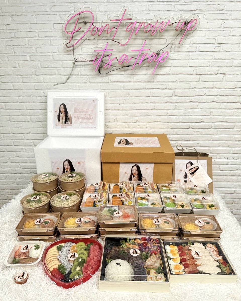 kringklong's tweet photo. Lovely Food Support for K.Earnearn ka. 🎁💕 Thank you so much to all interfans for having us! 🫶🏻
꒰ #earnearn | #EarnEarnfatima ꒱
☎️ Tel. 095-1244644
📱 Line. @Kringklong64
#foodsupport #kringklongfoodbox
#foodsupportศิลปิน #อาหารกล่อง https://t.co/eRZUqSwsth