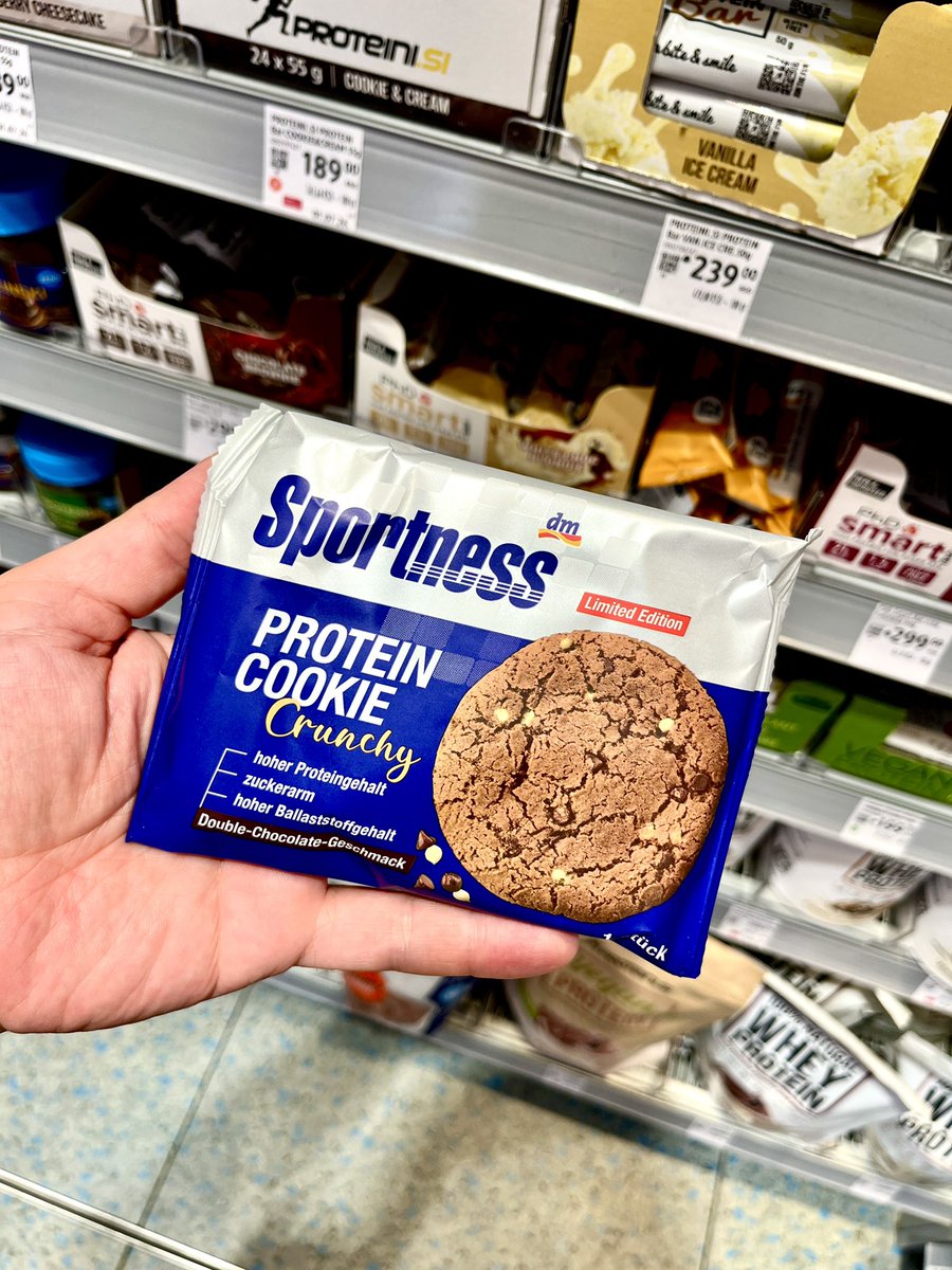 whatsontheshel1's tweet photo. Various protein bars, whey and vegan protein powders, protein oatmeals, nut butters, gluten-free items, and specialized workout supplements arranged across multiple tiers.

https://t.co/HBYydJFX0V

#ProteinBars #ProteinPowder #WheyProtein #VeganProtein #FitnessSnacks #retail https://t.co/qiQUq5rwwK