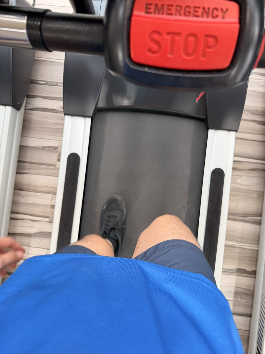 jzanzan's tweet photo. หลัง+เดินวิ่งบนลู่ แบบจุบจิบๆพอ 🏋️🦵 https://t.co/uKbyyCr22Q