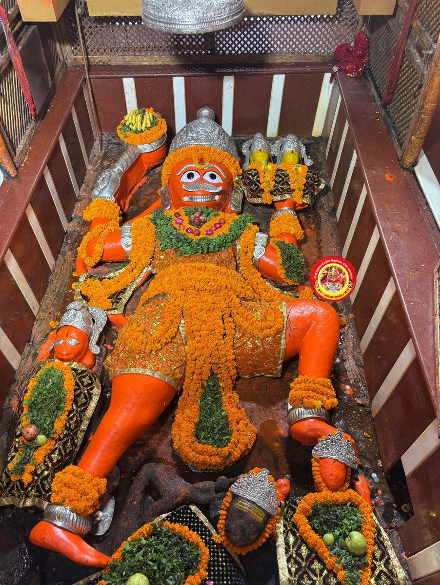 BadeHanumanJi1's tweet photo. आज दिनांक 10/8/2026 दिन सोमवार को श्री बड़े हनुमान जी महाराज के श्रृंगार आरती दर्शन । https://t.co/2cgbyHgyNF
