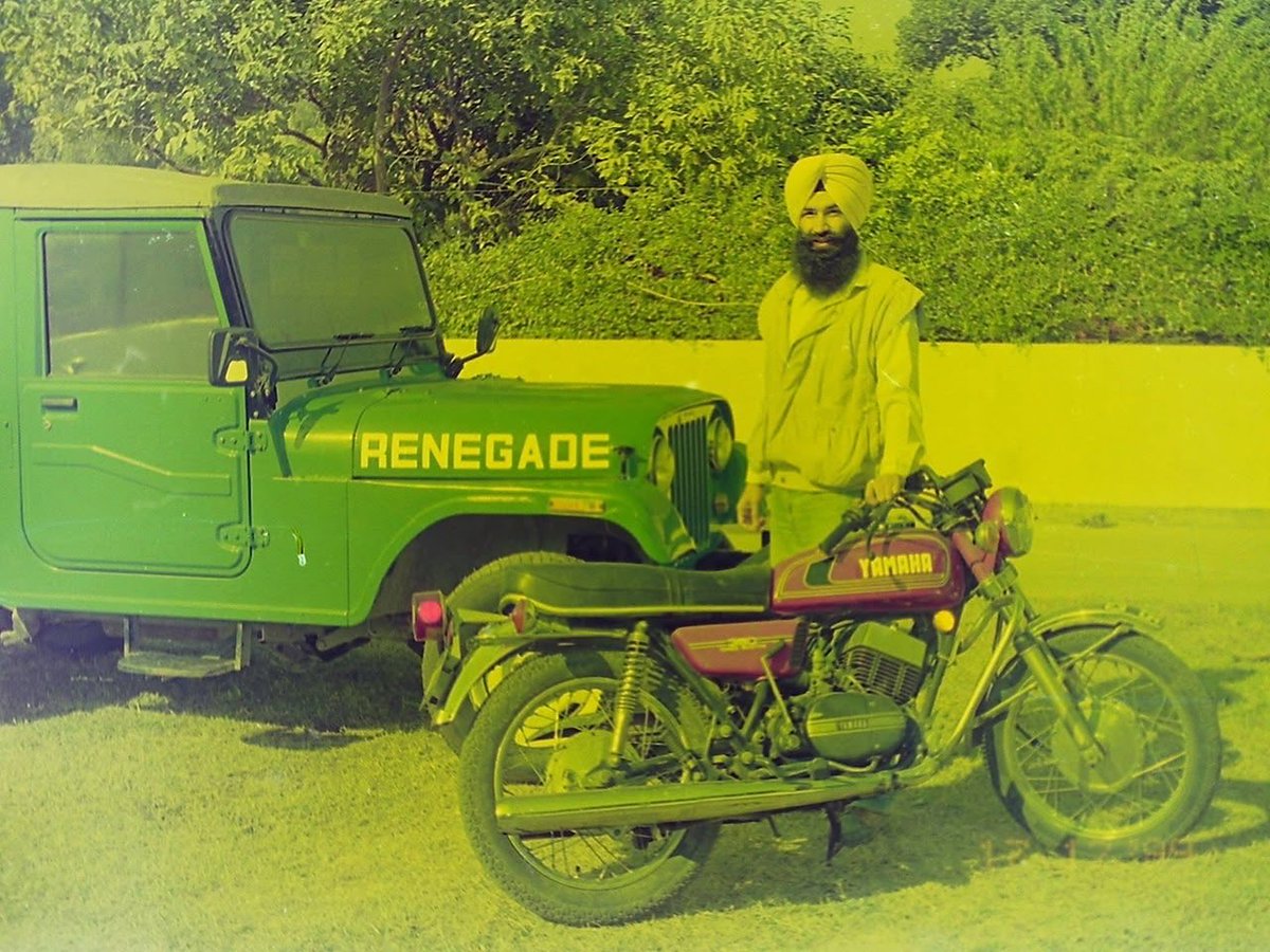 Sattu94967722's tweet photo. Pic from OUR times β€οΈ
The inimitable #ManuSodhi
The King #RD350
#MM540 probably the best ever Jeep made by Mahindra.
Remember Sodhi bhra stayed next door to KPS ππ
What times and memories https://t.co/WyYPFT7b2s