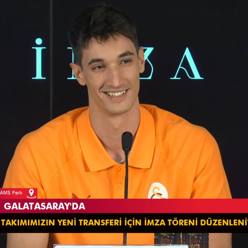 Temmzvolley's tweet photo. 🇹🇷Efe Mandıracı: "🇫🇷Patry ile konuştum, ailesinden dolayı bu numarayı giydiğini söyledi. Ben de ona, hani ailenin her şey olduğunu söyledim. 

Bir rica ettim, hatta Boğaz'da bir yemek ısmarlayayım sana dedim. Ama vermek istemedi. 

Ben de madem bir tane dokuz alamıyorum, iki tane dokuz alayım dedim, 99'a aldım."