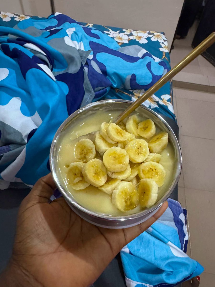 lynn130415's tweet photo. Banana and pap for breakfast 😋 https://t.co/rvr70rF6g9