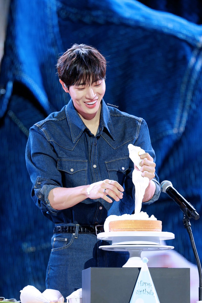 gimchuchus2's tweet photo. 260627
케이크 만들기 🍰
생일축하해!
(아이디 없는버전은 고독방에 업로드)

#추영우 #CHOOYOUNGWOO #추프라이즈 https://t.co/BIKsH3n79O