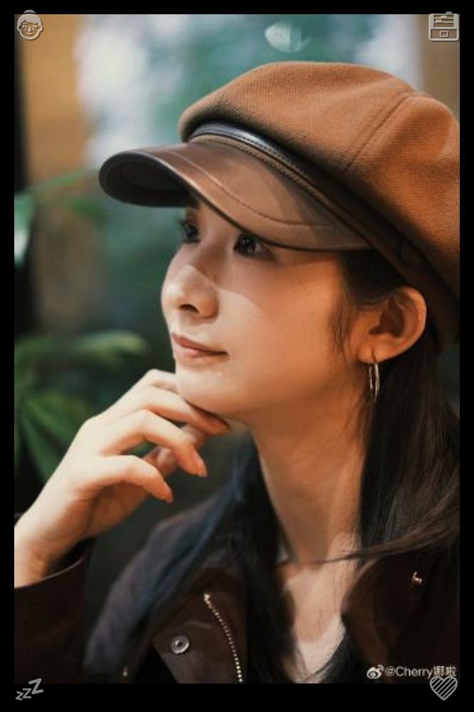 ihashi10's tweet photo. Clara makes her way to the kitchen, fills a glass with wine, then settles onto the sofa, switching on the TV to a low-volume program that serves merely as ambient sound while she unwinds for a short while. Zucchini paired with mushrooms and leafy vegetables. https://t.co/xkVwRPcAg5