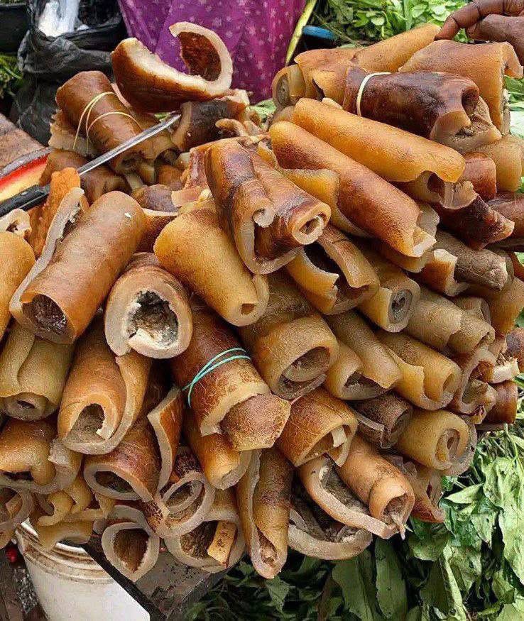 iamzioraa's tweet photo. Know what you eat 
This is cow skin.            This is donkey skin https://t.co/9AekvMhHFj
