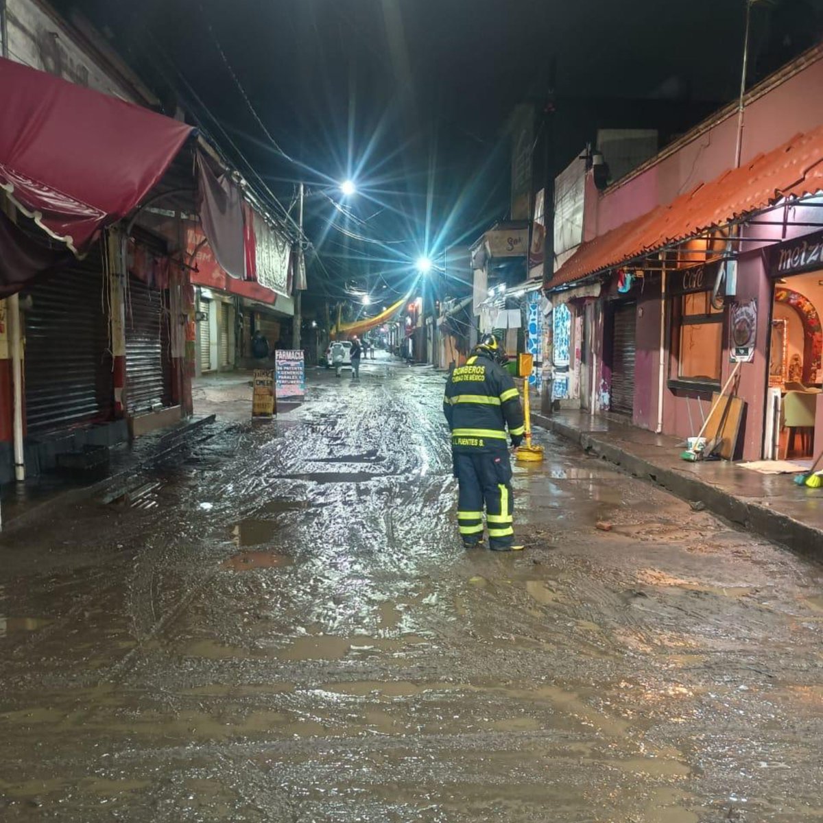 JefeVulcanoCova's tweet photo. Informo los servicios por lluvias que hemos atendido las últimas 24 horas:

34 Árboles caídos
  4 Postes caídos
20 Encharcamientos
  9 Cortocircuitos

@ClaraBrugadaM https://t.co/2c8HlY2SIb