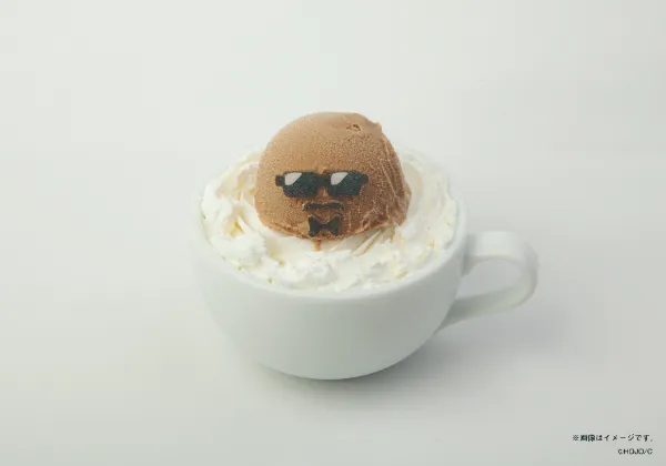 SLD_collabocafe's tweet photo. 📢『#シティーハンター大原画展 』コラボカフェ
💥ドリンク紹介💥

本日紹介するのは、「海坊主のコーヒーフロート」

喫茶キャッツアイのマスター・海坊主をモチーフにした、特製コーヒーフロート！

グラスの上から海坊主がひょっこりと顔を出しているような、なんとも愛らしい姿を再現😊

アイスクリーム部分には、彼のトレードマークを表現した「もなか」をデコレーション😎

🗓️開催情報🗓️
大阪：＃702 CAFE&DINER なんばパークス店
期間：7月11日(土)～8月23日(日)
ご予約や詳細は特設サイトから👇

https://t.co/hE75WWFvGT

#シティーハンター #シティーハ��ター大原画展