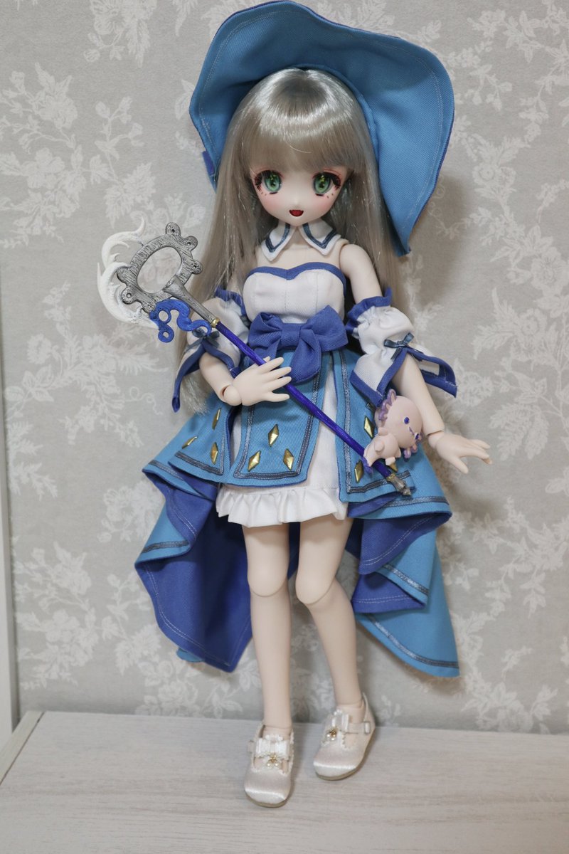 yozoran0910's tweet photo. よぞらの分身、ドールのよぞらに、お友達が衣装と杖、使い魔のルパを作って下さいました💕
もう、とてもとてもよぞらで！感動で語彙力を失っております🥹
新しいことや、やりたいことにいつも前向きに挑戦されている、尊敬してやまないお友達です✨️
応援してくれてありがとう
💕私もがんばりますっ https://t.co/Vgow3SQ94N