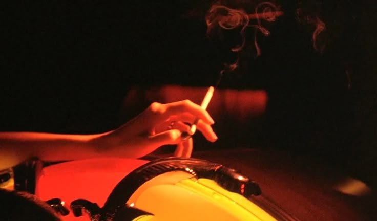 vsldoc's tweet photo. fallen angels by wong kar-wai https://t.co/hgBW79gyn5