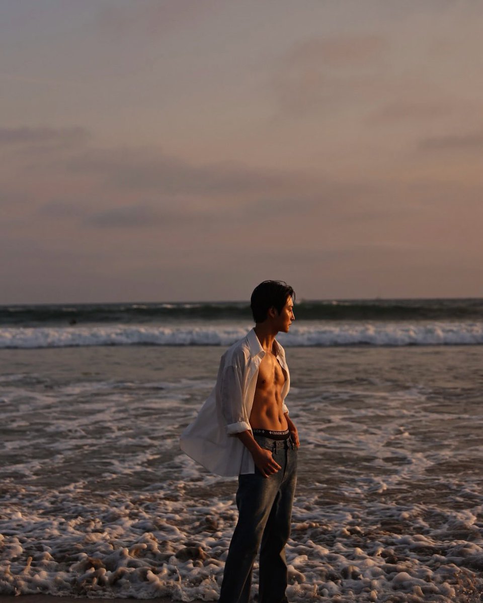 hwarsdi's tweet photo. คบกับหมาแก่ดีอย่างไร
: พาไปฮันนี่มูนดูพระอาทิตย์ตกริมทะเลที่ venice beach ถึงอเมริกา แถมลงไอจีอวดคนทั้งโลก https://t.co/e21j39X3rA
