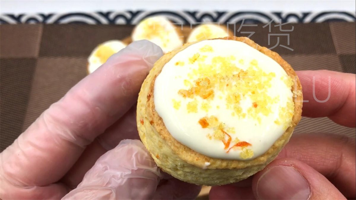 JessieChri6rfi's tweet photo. Just pulled the fluffiest vanilla orange scones outta the oven — the whole kitchen smells like citrus joy!  Baking small batch treats always makes ordinary days feel special. https://t.co/M2xyPH2g6J