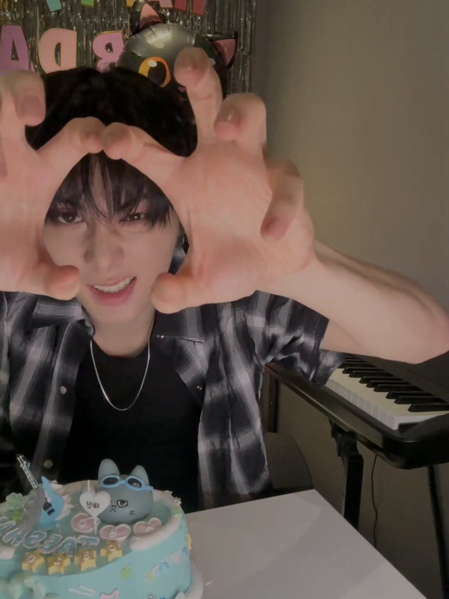 ribofriends's tweet photo. 오늘은 우리집 고양이 생일 😻😻 https://t.co/gtExIg0FST