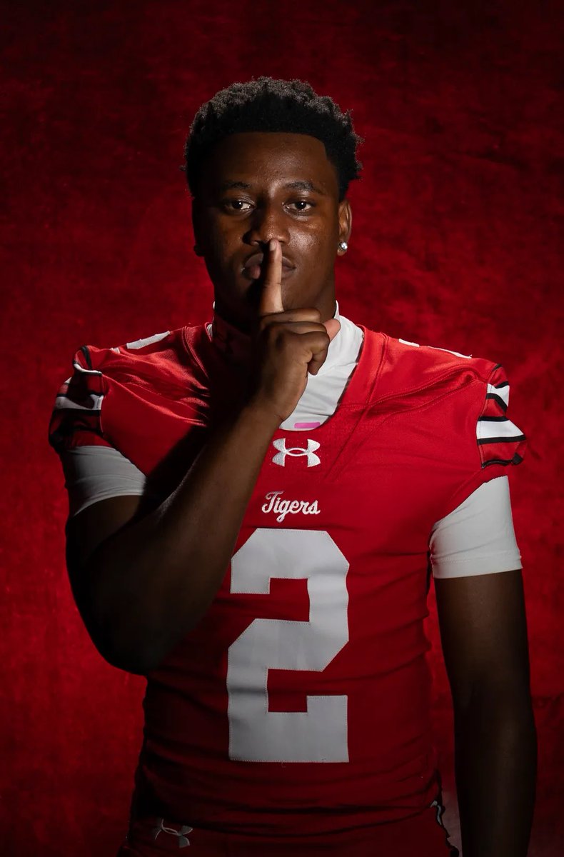 yoshawn_hudson's tweet photo. Blessed to be a Dandy Dozen✝️ @CoachBallard_ @Coach1Brown @LawrencHopkins @Coach_CJBailey https://t.co/JLq8SnAs22