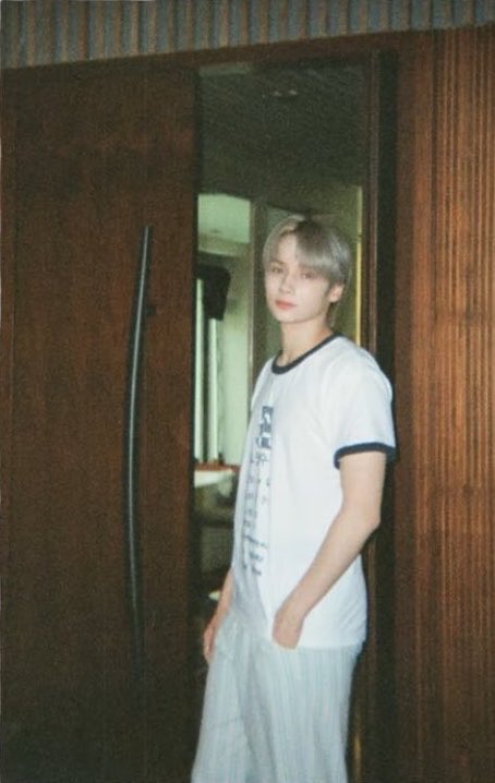 picsofhnk's tweet photo. #휴닝카이 for should we run away? exit to shanghai https://t.co/S0syJDqhLM