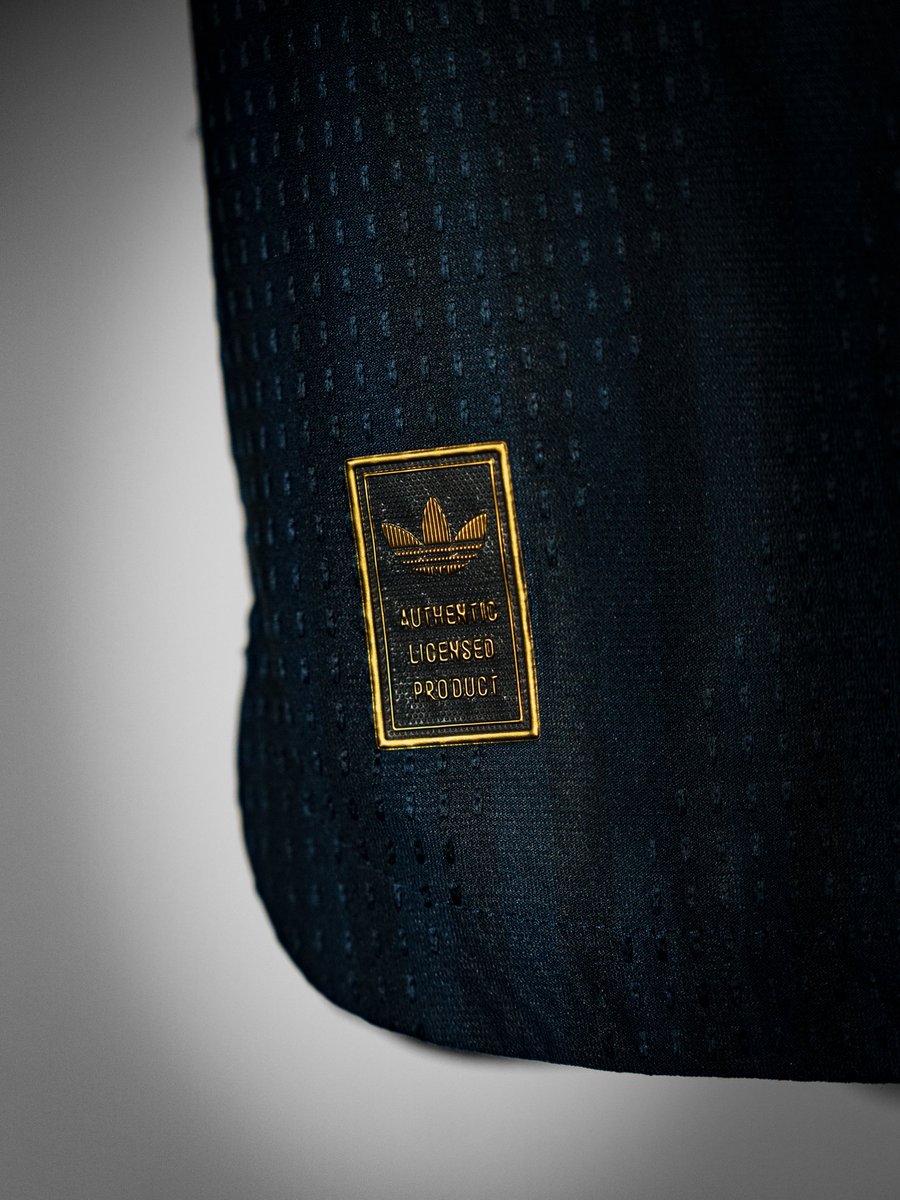 AlNassrFC's tweet photo. أصالة التاريخ .. و فخامة الحاضر 💛
القميص الكلاسيكي الخاص بأبطال الدوري 🤩 https://t.co/SiIn2bikWv